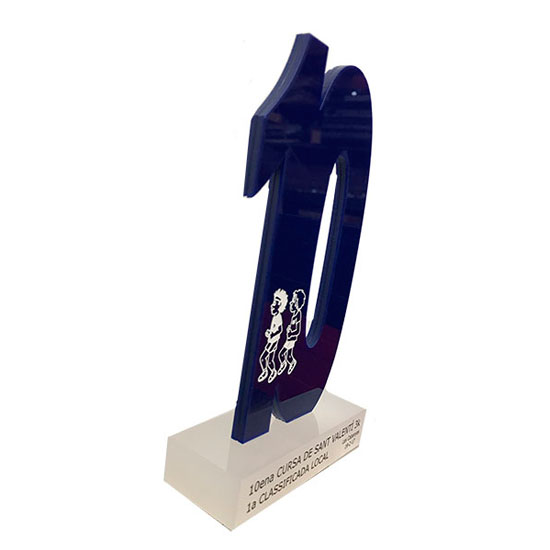trofeo recortado en metacrilato
