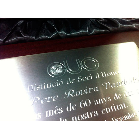 placa con grabado a diamante para empresa
