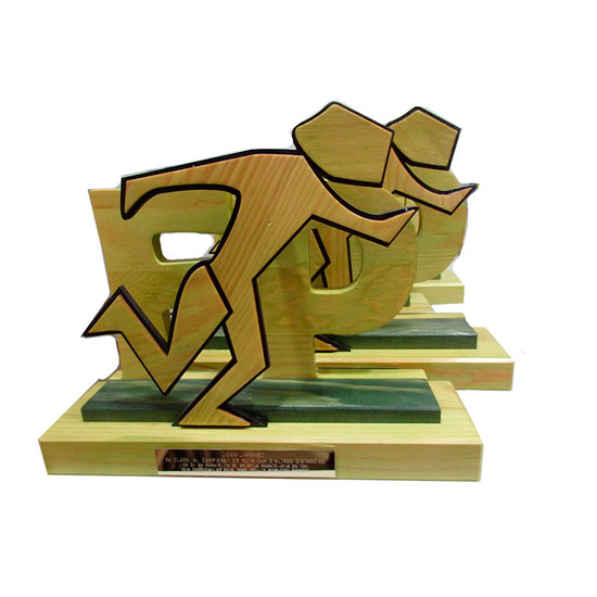 trofeo de madera recortado a medida de logotipo