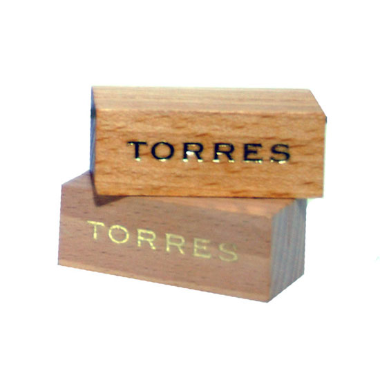 base de madera con termograbado de logotipo
