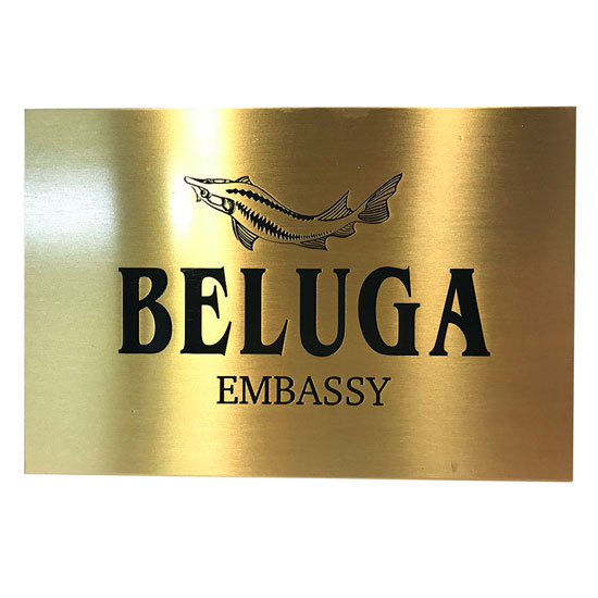 placa laton grabada i esmalte beluga embassy