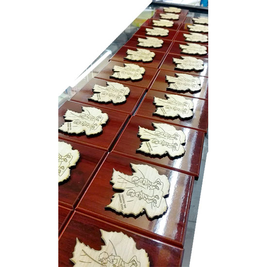 PDM gifts trofeo de madera personalizado