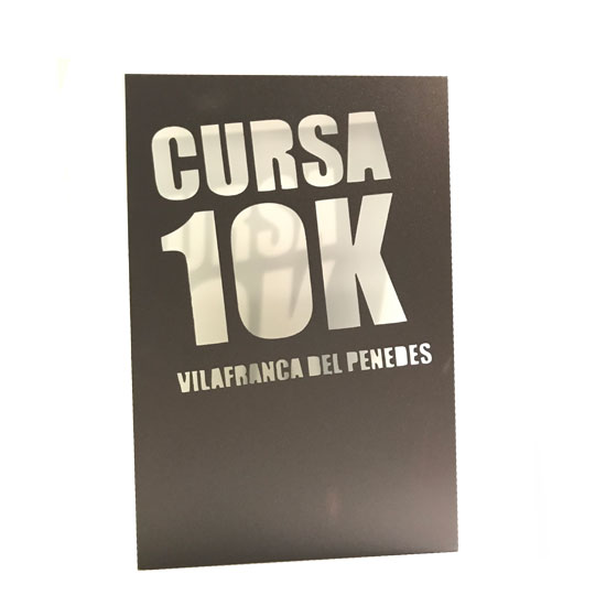 trofeo de acero recortado con logo